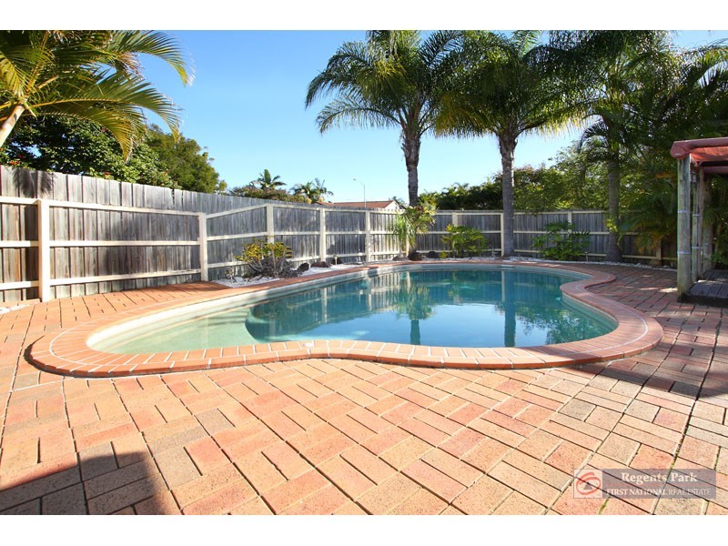 64 Federation Drive, Hillcrest QLD 4118