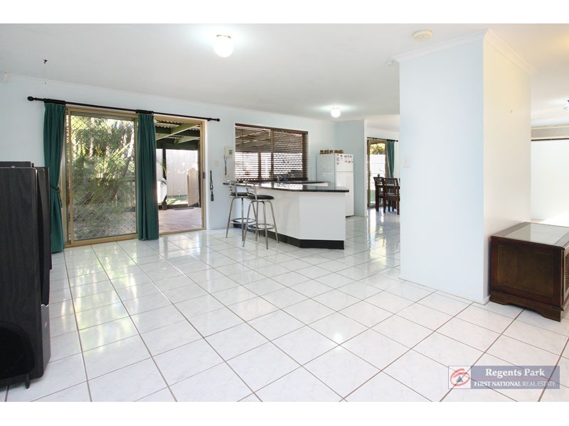 64 Federation Drive, Hillcrest QLD 4118