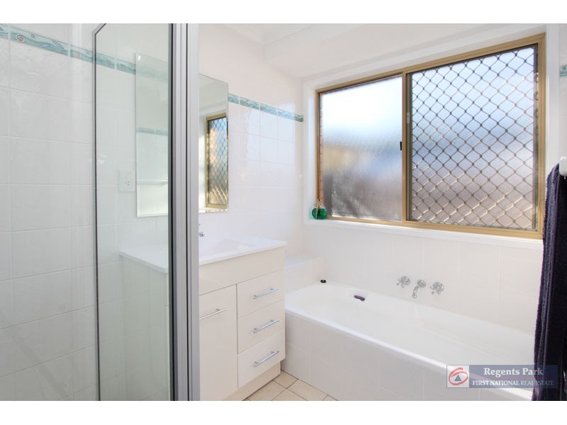 64 Federation Drive, Hillcrest QLD 4118