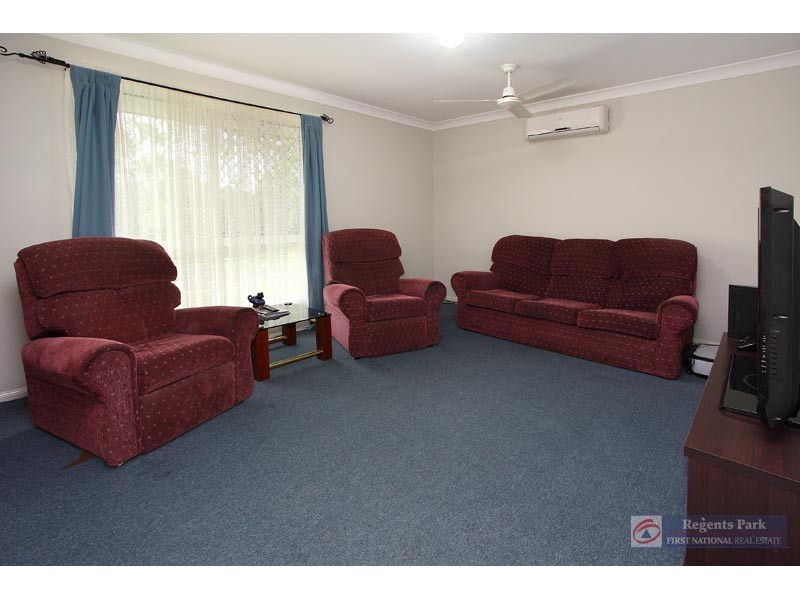 12 Benjamina Circuit, Regents Park QLD 4118