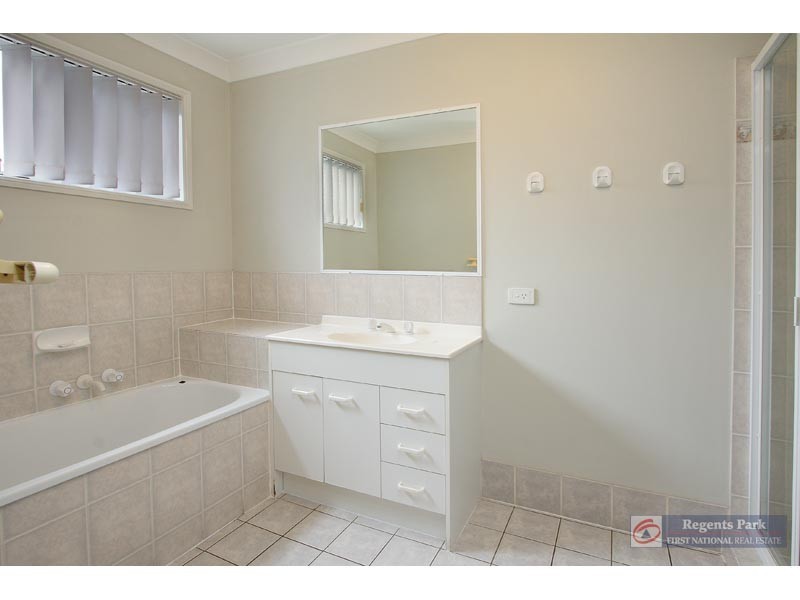 12 Benjamina Circuit, Regents Park QLD 4118