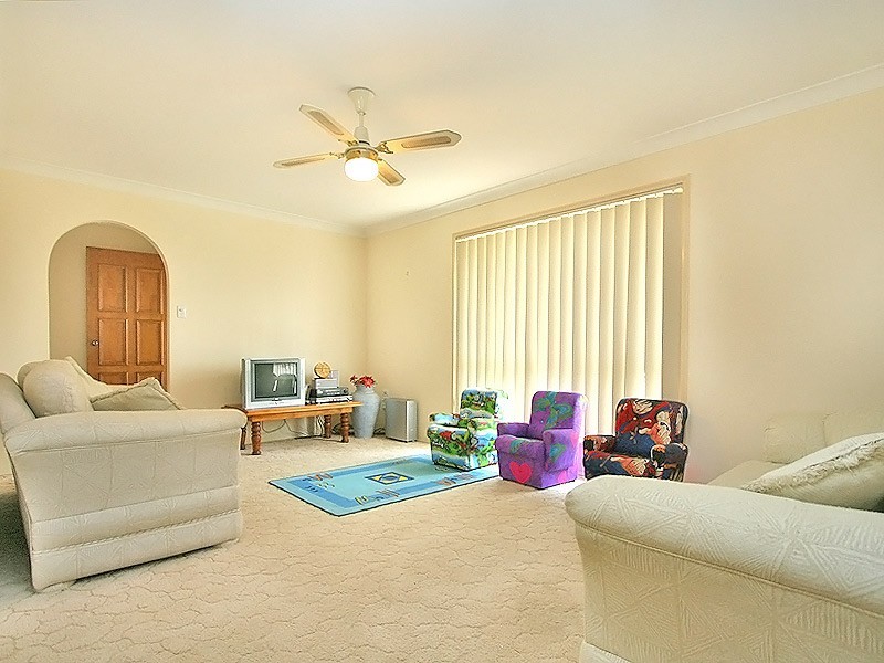 3 Olivia Court, Regents Park QLD 4118