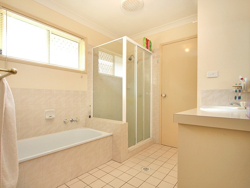 3 Olivia Court, Regents Park QLD 4118