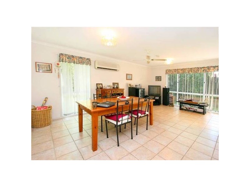 3 Jackson Court, Regents Park QLD 4118