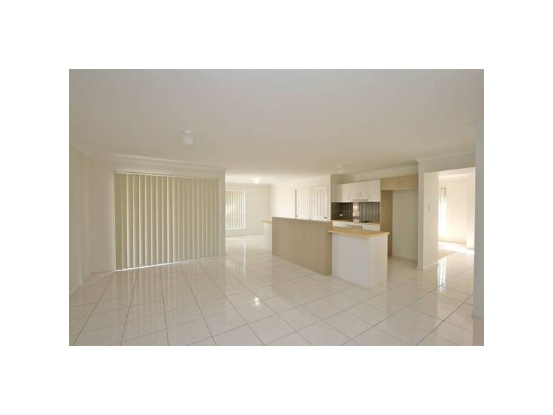25 Hill End Ave, Hillcrest QLD 4118