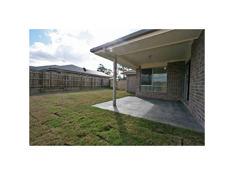 25 Hill End Ave, Hillcrest QLD 4118