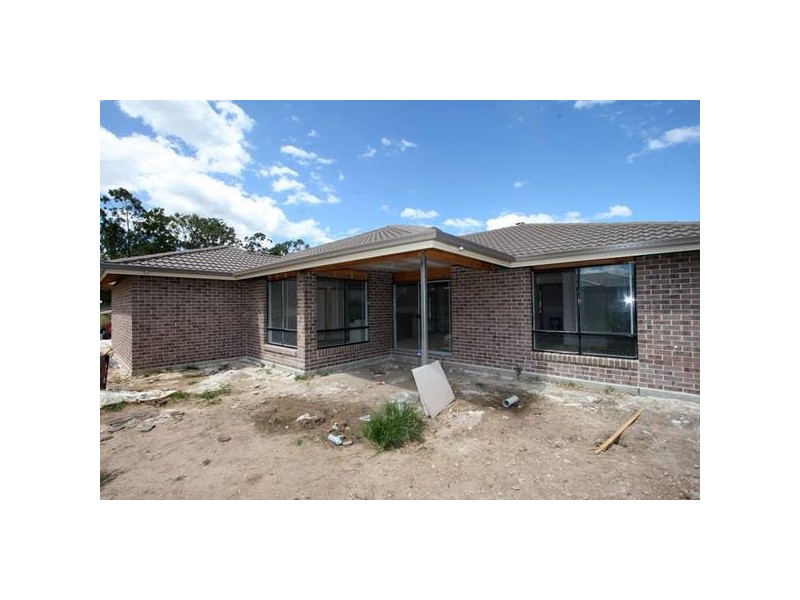 25 Hill End Ave, Hillcrest QLD 4118