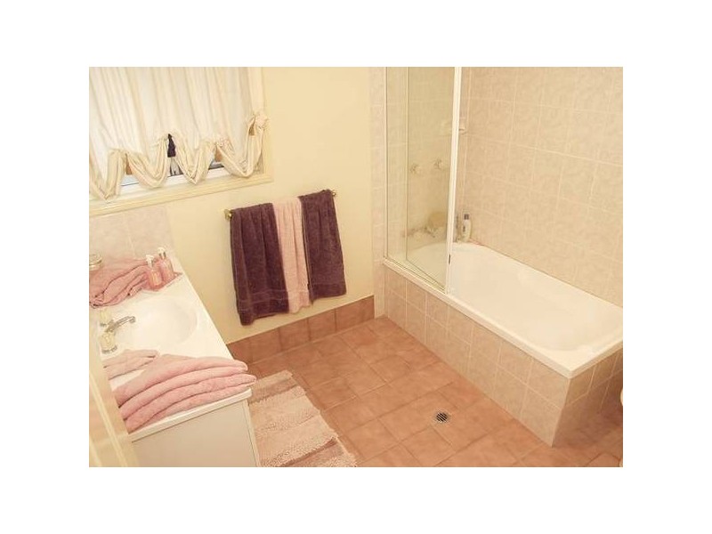 7 Pinnacle Close, Regents Park QLD 4118