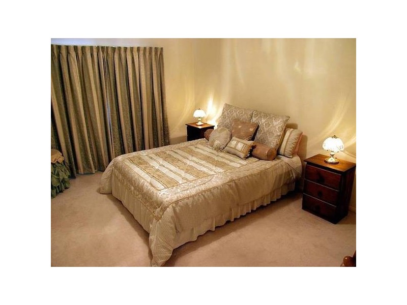 7 Pinnacle Close, Regents Park QLD 4118