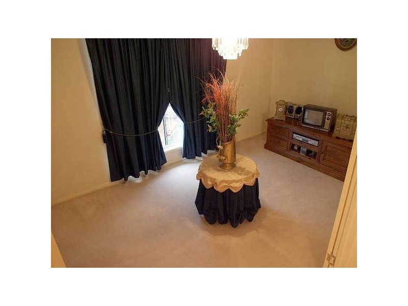 7 Pinnacle Close, Regents Park QLD 4118