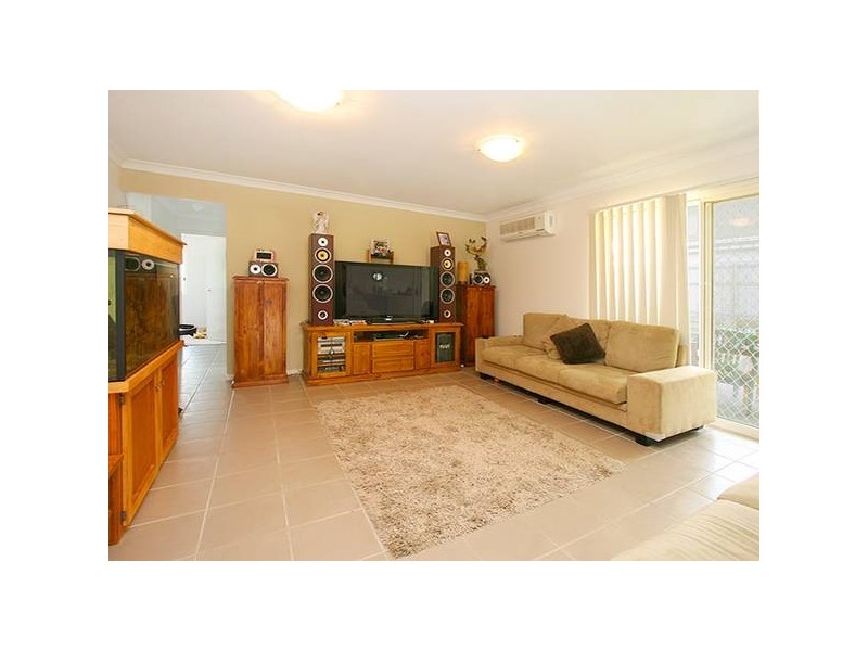 22 Sunrise Crescent, Regents Park QLD 4118