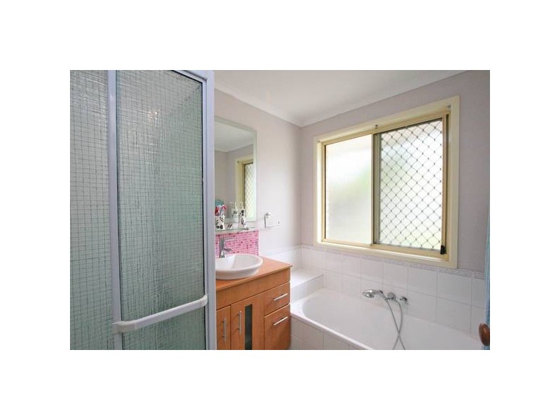 2 Murrumbidgee St, Hillcrest QLD 4118