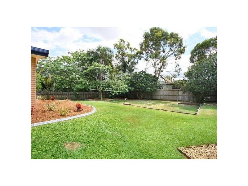 30 Estramina Road, Regents Park QLD 4118