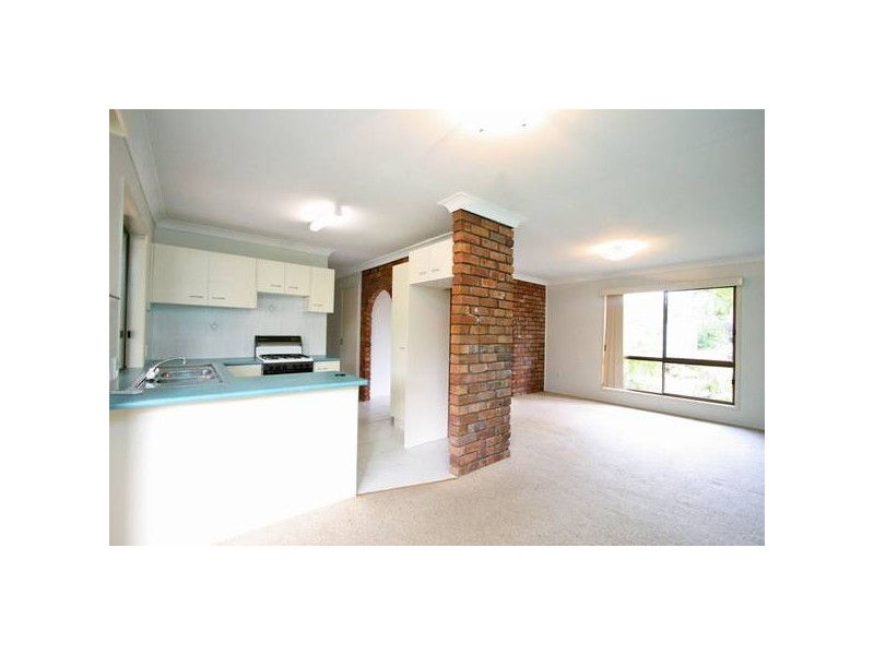 4 Bottlebrush Drive, Regents Park QLD 4118