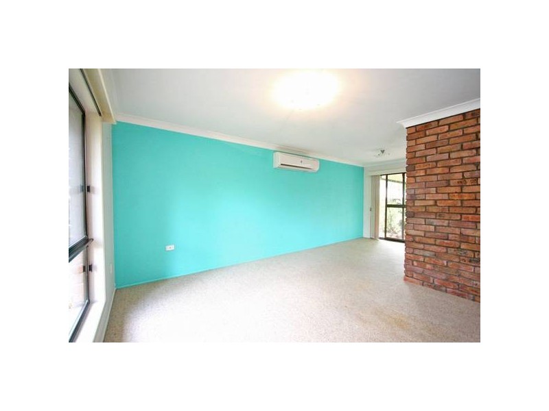 4 Bottlebrush Drive, Regents Park QLD 4118