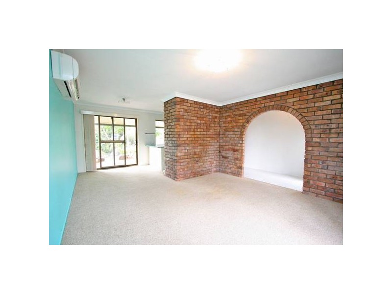 4 Bottlebrush Drive, Regents Park QLD 4118