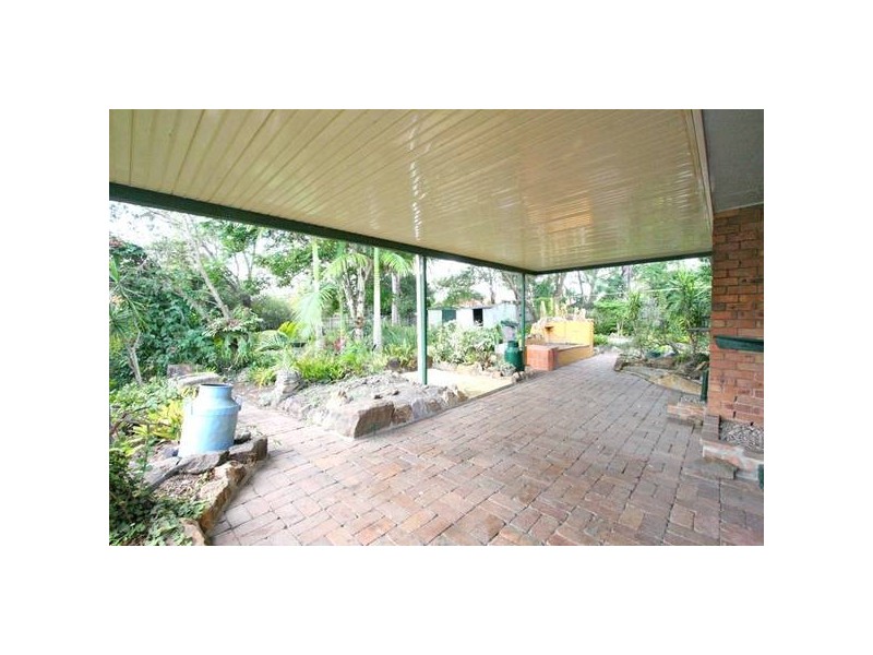 4 Bottlebrush Drive, Regents Park QLD 4118