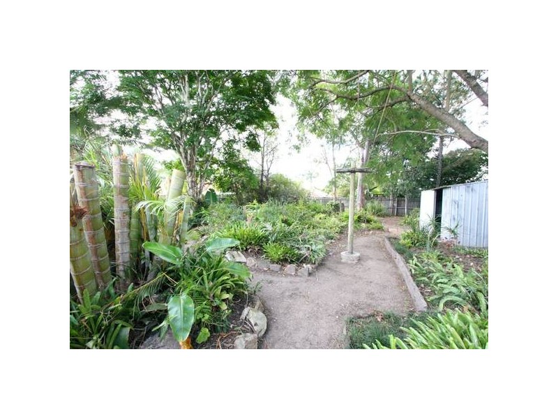 4 Bottlebrush Drive, Regents Park QLD 4118