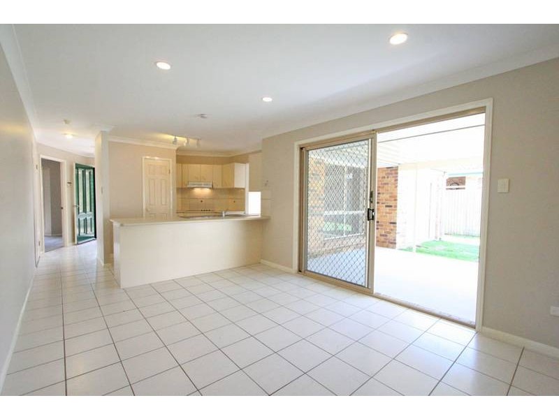 15 NOOSA COURT, Hillcrest QLD 4118