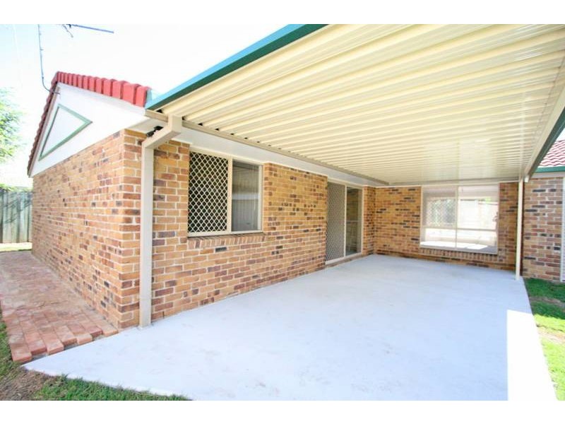 15 NOOSA COURT, Hillcrest QLD 4118