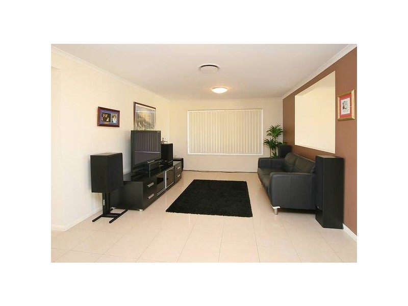 7 Maryland Drive, Regents Park QLD 4118