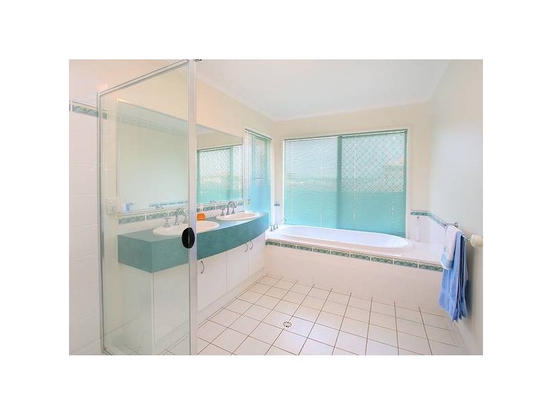 7 Maryland Drive, Regents Park QLD 4118