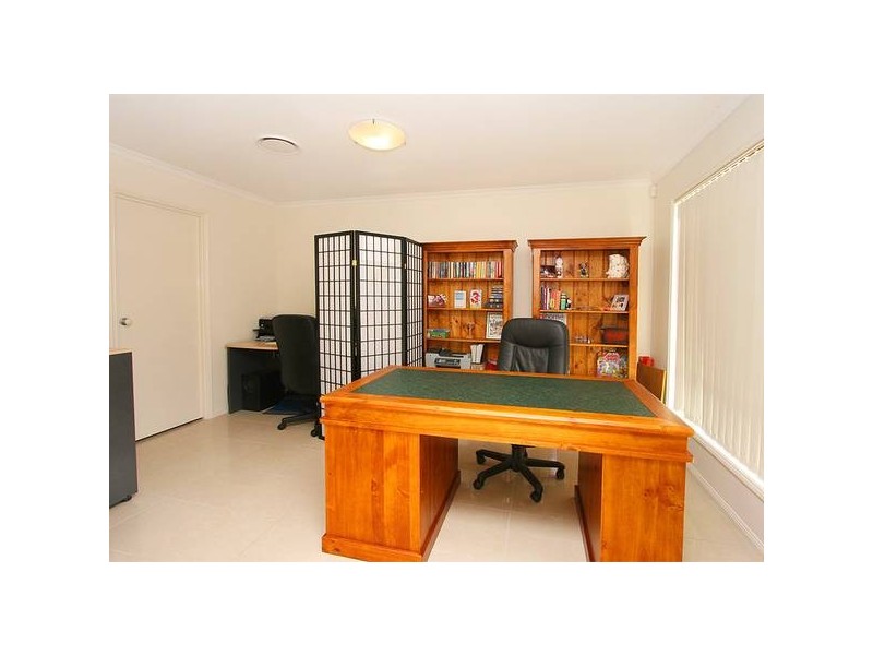 7 Maryland Drive, Regents Park QLD 4118