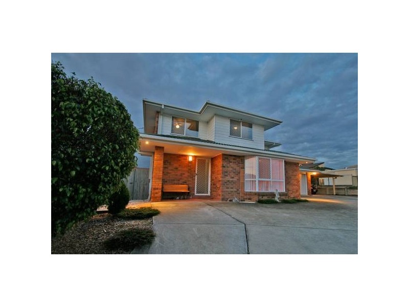 16 Pinnacle Close, Regents Park QLD 4118