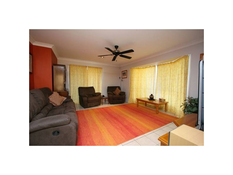 16 Pinnacle Close, Regents Park QLD 4118