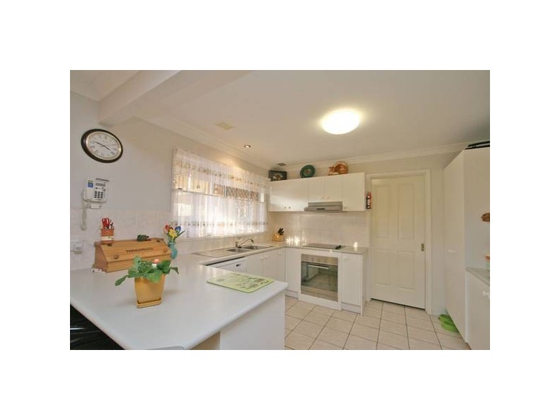 16 Pinnacle Close, Regents Park QLD 4118