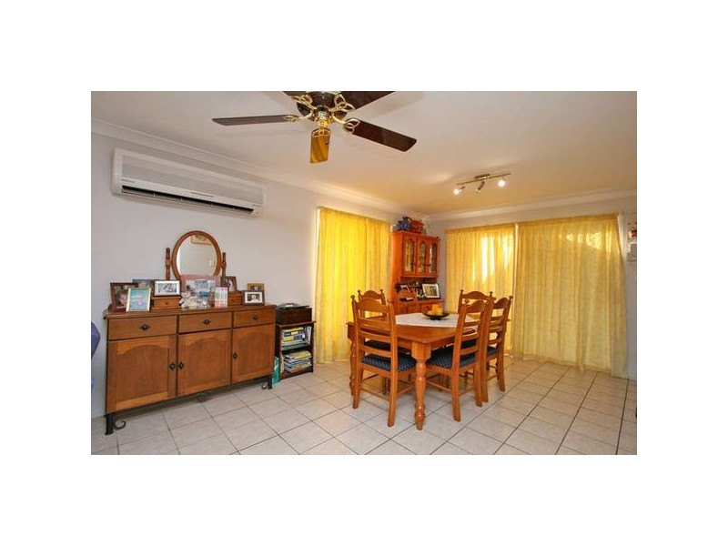 16 Pinnacle Close, Regents Park QLD 4118