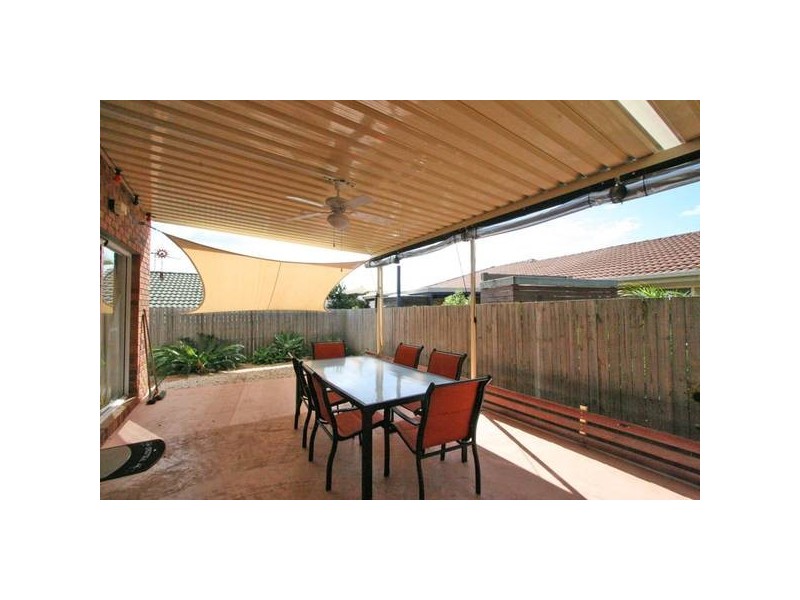 16 Pinnacle Close, Regents Park QLD 4118