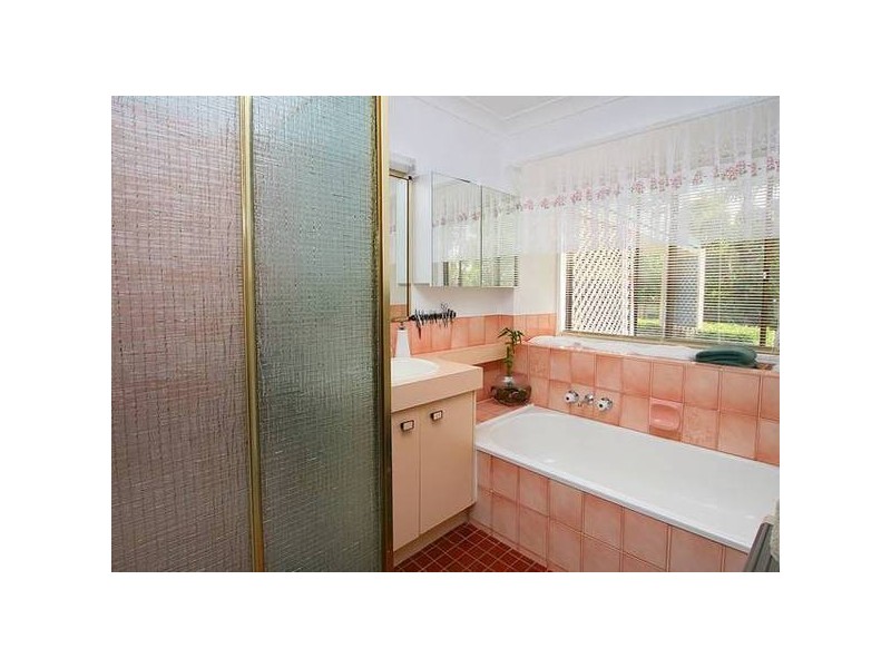 18 Homebush Drive, Regents Park QLD 4118