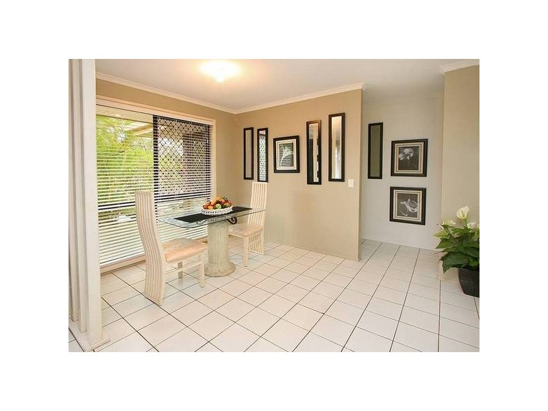 10 Dracon Street, Regents Park QLD 4118