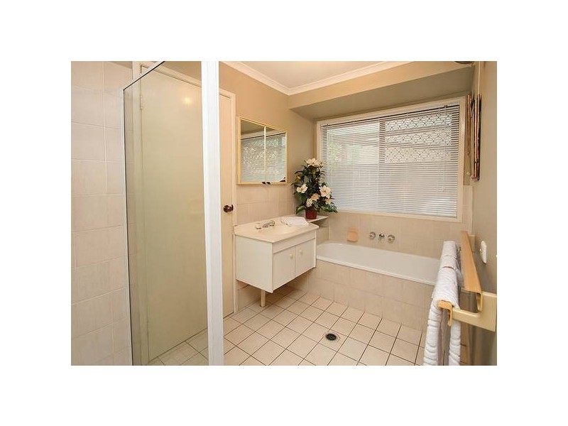 10 Dracon Street, Regents Park QLD 4118
