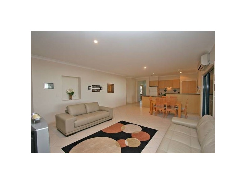 24 Cocas St, Regents Park QLD 4118