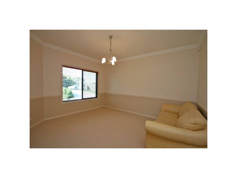 24 Cocas St, Regents Park QLD 4118