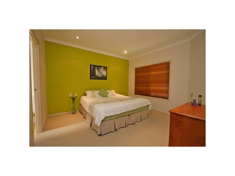 24 Cocas St, Regents Park QLD 4118