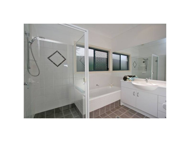 24 Cocas St, Regents Park QLD 4118