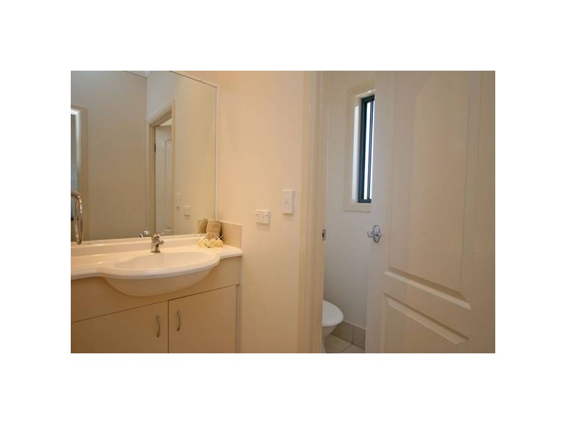 24 Cocas St, Regents Park QLD 4118