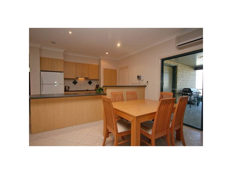 24 Cocas St, Regents Park QLD 4118