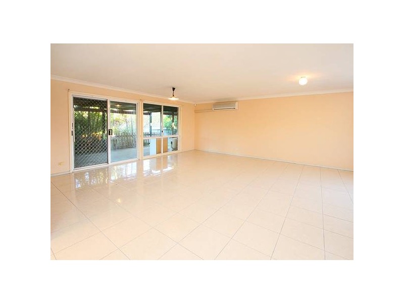 4 Billabong Court, Regents Park QLD 4118