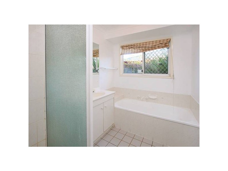 4 Billabong Court, Regents Park QLD 4118