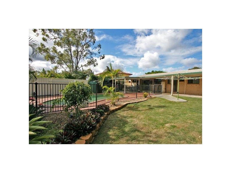 24 Homebush Drive, Regents Park QLD 4118