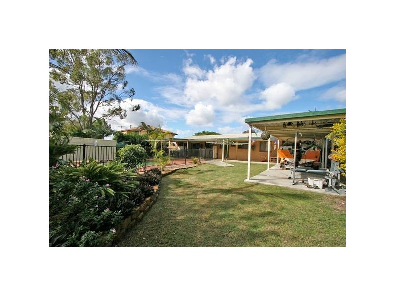 24 Homebush Drive, Regents Park QLD 4118
