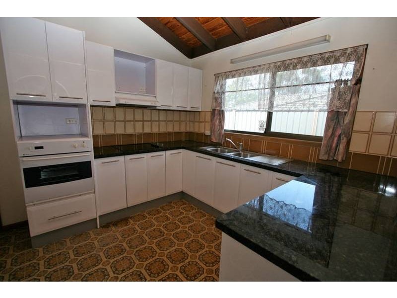 02 ESTRAMINA ROAD, Regents Park QLD 4118