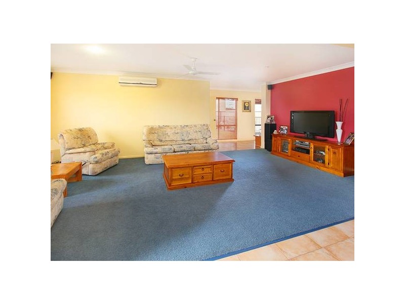 13 Cornell Close, Regents Park QLD 4118