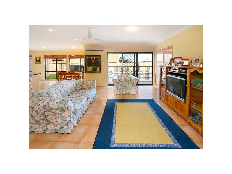 13 Cornell Close, Regents Park QLD 4118