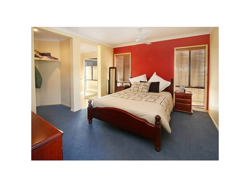 13 Cornell Close, Regents Park QLD 4118