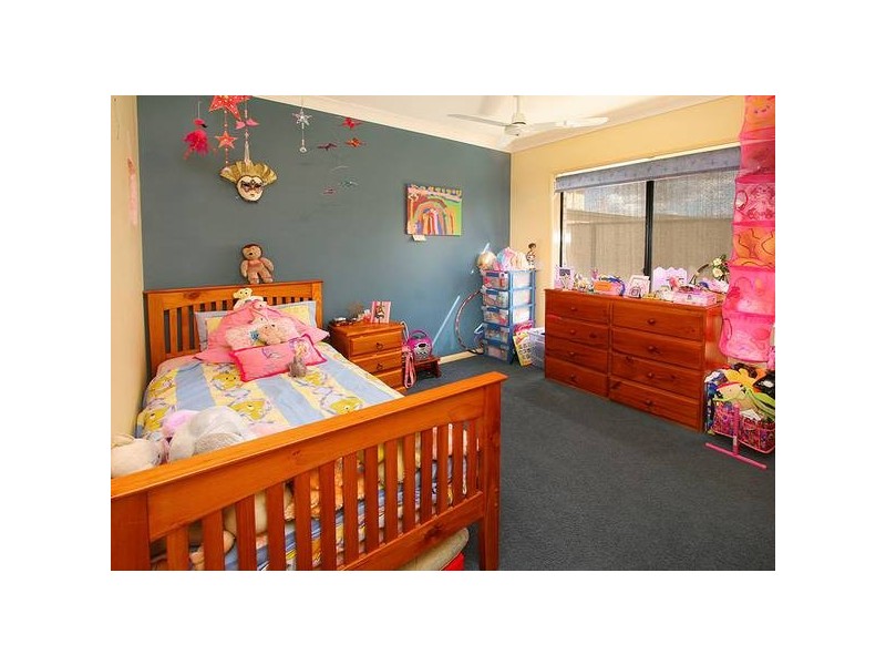 13 Cornell Close, Regents Park QLD 4118